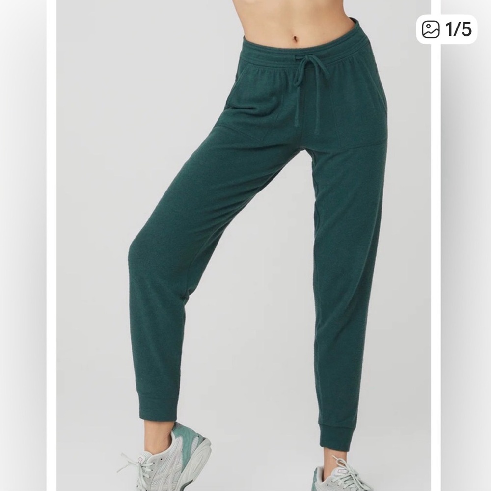 ALO Yoga midnight green Muse pants